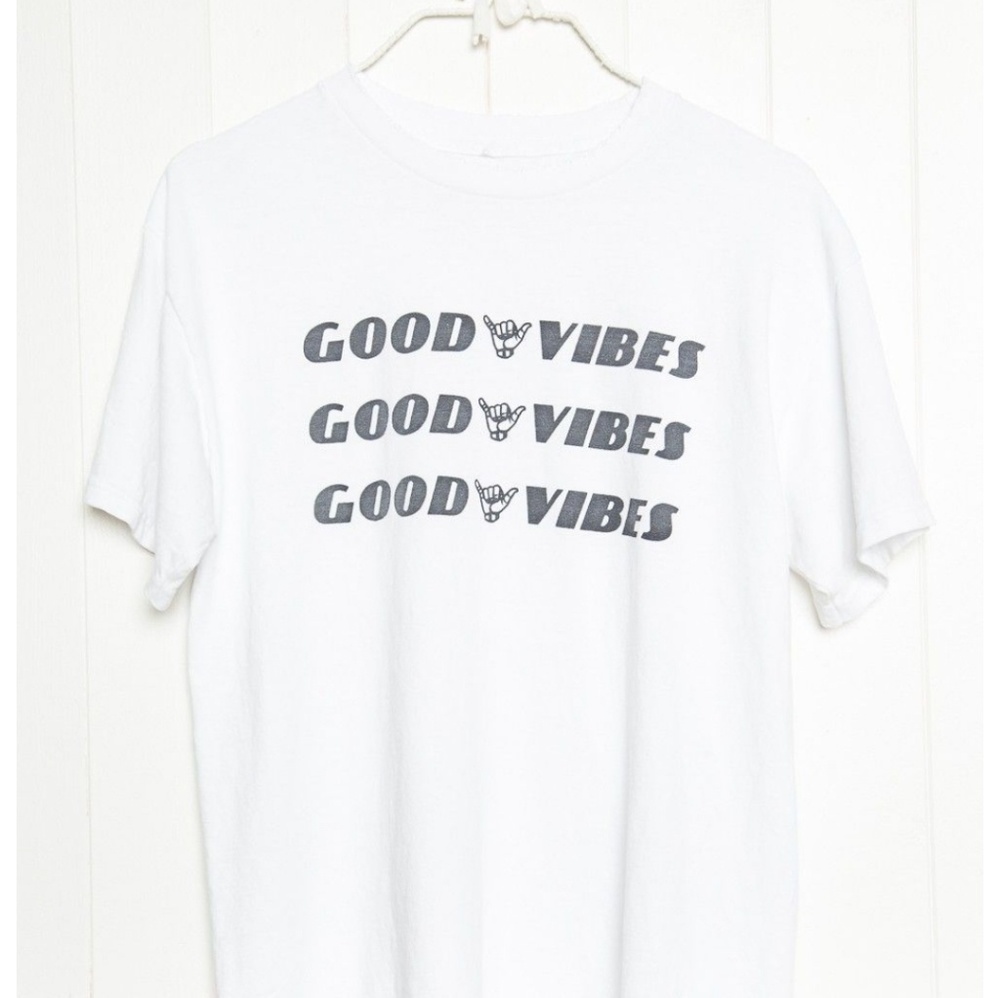 Brandy Melville good vibes tee